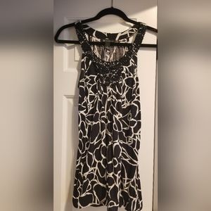 Cute top , size S from White House Black Market. Good condition.